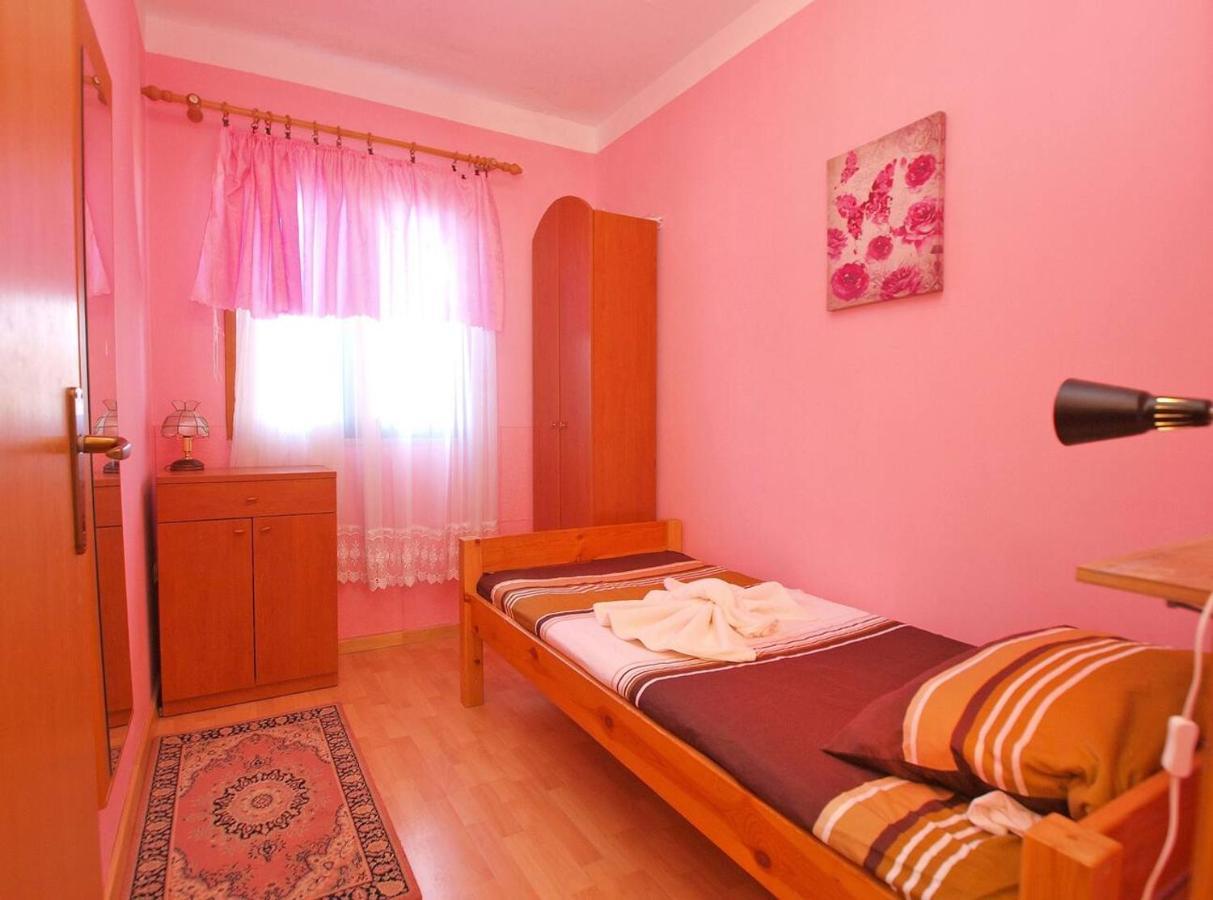 Alma Apartment Porec Bagian luar foto