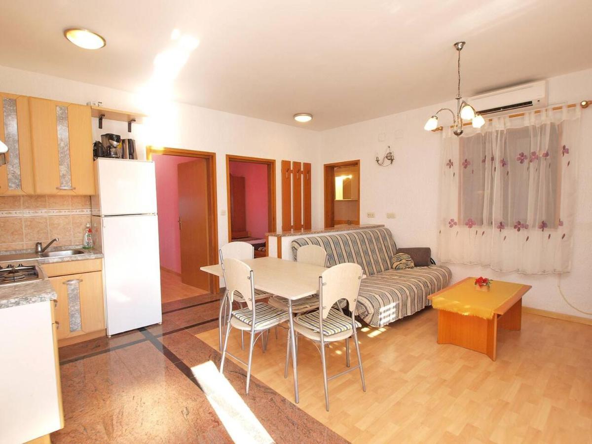 Alma Apartment Porec Bagian luar foto